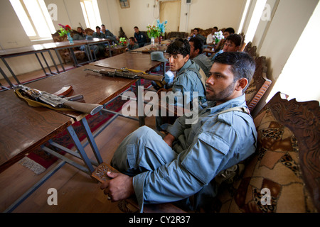 Niederländische Polizei Mentoren Training afghanische Polizisten in Kunduz. Stockfoto