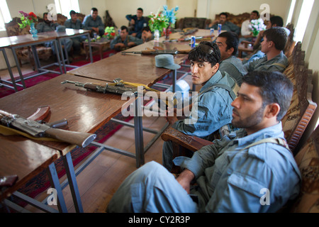 Niederländische Polizei Mentoren Training afghanische Polizisten in Kunduz. Stockfoto