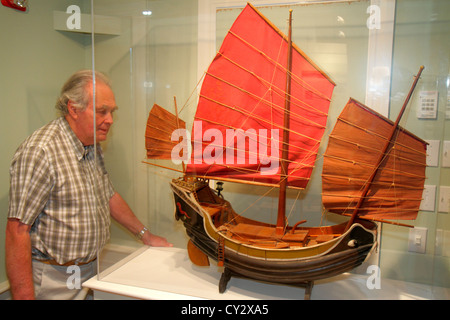 Cape Cod Massachusetts, Neuengland, Chatham, Atwood House Museum, Lokalgeschichte, Ausstellungssammlung, Sammlung, Mann Männer männlicher Erwachsener adu Stockfoto