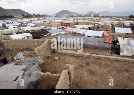 Slumgebiet bewohnt mit Flüchtlingen in Kabul Stockfoto