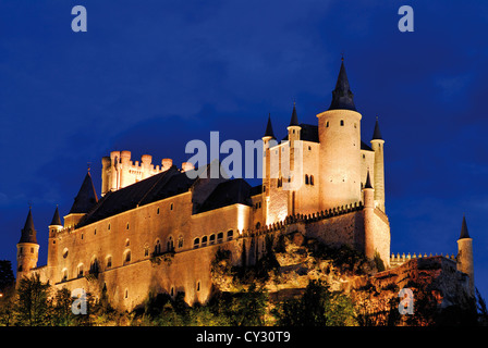 Spanien, Castilla-León: Alcázar von Segovia bei Nacht Stockfoto