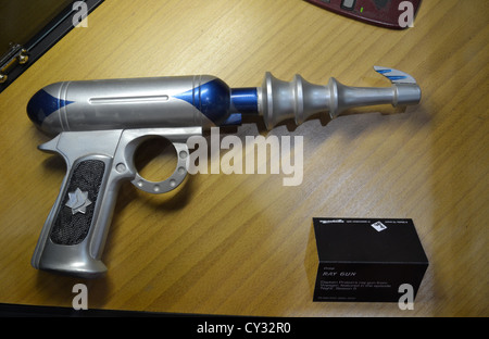 Pistole / Waffe auf dem Display auf der Star Trek Convention, London. Stockfoto