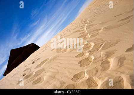 Touareg Nomadenzelt auf Sand Düne, Wüste Sahara Stockfoto