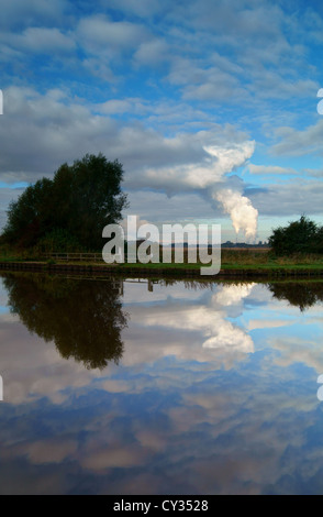 UK, North Yorkshire, Eggborough Kraftwerk, Aire & Calder Navigation Stockfoto