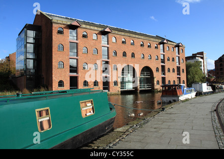 Konvertiert Lager Wohnungen und Büros mit Blick auf Kanal in Castlefield Manchester UK Stockfoto