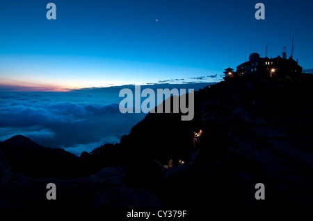 Sun Peak Anzeige kurz vor Tagesanbruch am Tai Shan, China Stockfoto