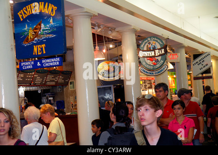 Boston Massachusetts, Faneiul Hall Marketplace, Quincy Market, Fisherman's Net, Meeresfrüchte, Auster, Muscheln, Chowder, Lebensmittel, Verkäufer von Verkäufern, Stand Stand Stand Stand Stockfoto