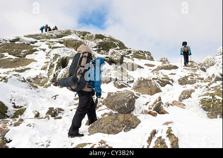 Wanderer Klettern in Richtung Mount Lafayette in Franconia Ridge trail, New Hampshire, USA. Stockfoto