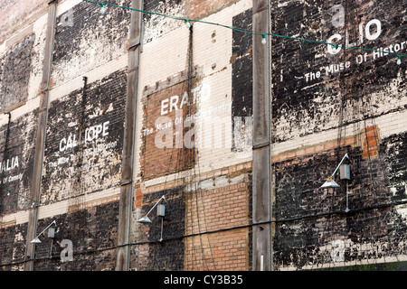 Bargehouse Lager an der Wand neben der Oxo Tower Wharf in der Londoner South Bank Gehäuse bildende Kunst und Ausstellungen Stockfoto