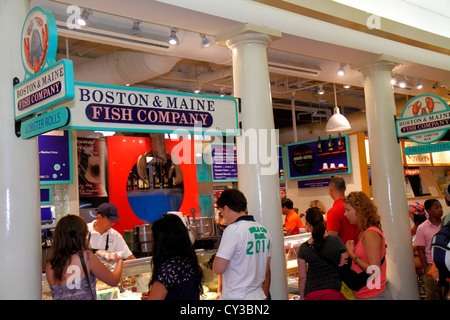 Boston Massachusetts,Faneiul Hall Marketplace,Quincy Market,Lebensmittel,Verkäufer Verkäufer Verkäufer,Stände Stand Händler Händler Markt Marktplatz,Verkäufer,B Stockfoto