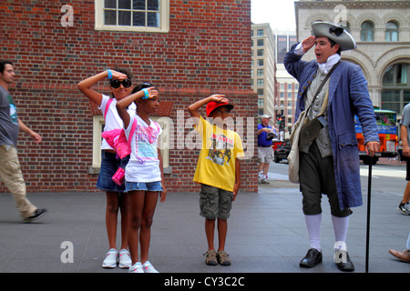 Boston Massachusetts, Washington Street, The Freedom Trail, Old State House, historisches Gebäude, kostümierter Schauspieler, Schauspieler, Mann Männer Erwachsene Erwachsene Erwachsene, Patriot Stockfoto