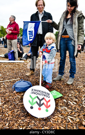 20.10.12 LONDON: ein Kind mit Schild auf der A Future, die Works Anti-Kürzungen Kundgebung im Hyde Park. Stockfoto