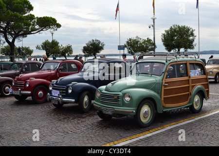 Fiat Topolinos, Autorallye, Sirmione, Brescia, Lombardei, Nord Italien. Stockfoto