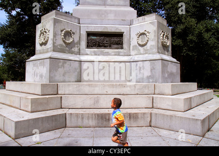 Boston Massachusetts, Boston Common, öffentlicher Park, Soldiers and & Seemanns Monument, Gedenkstätte, lateinamerikanische lateinamerikanische ethnische Einwanderer Minderheit, Junge Stockfoto