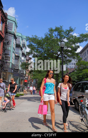 Boston Massachusetts, Back Bay Water, Newbury Street, High-End, Luxus, Markenname, Shopping Shopper Shopper Shopper Shops Markt Märkte Marktplatz kaufen s Stockfoto