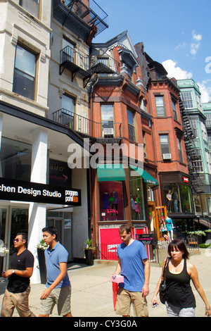 Boston Massachusetts, Back Bay Water, Newbury Street, High-End, Luxus, Markenname, Shopping Shopper Shopper Shopper Shops Markt Märkte Marktplatz kaufen s Stockfoto