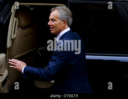 London, UK. 28. Mai 2012. (Im Bild) Der ehemalige Premierminister Tony Blair verlässt die Leveson-Untersuchung. Stockfoto