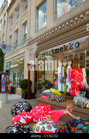 Boston Massachusetts, Back Bay, Newbury Street, Luxus, Namensmarke, Shopping Shopper Shopper Shopper Shops Markt Märkte Marktplatz Kauf Verkauf, Einzelhandel Stockfoto