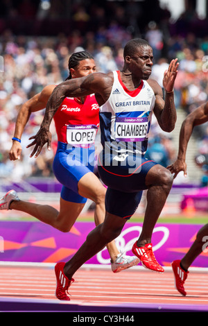 Dwain Chambers (GBR) im Wettbewerb mit der Herren 100m Runde 1 bei den Olympischen Sommerspielen 2012 in London Stockfoto