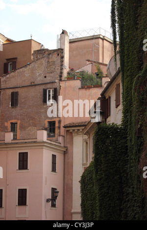 eine Gruppe von schönen alten Gebäuden mit Terrassen in der Mitte von Rom, Italien, photoarkive Stockfoto