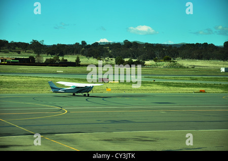 eine kleine landete in Melbourne Flughafen Stockfoto