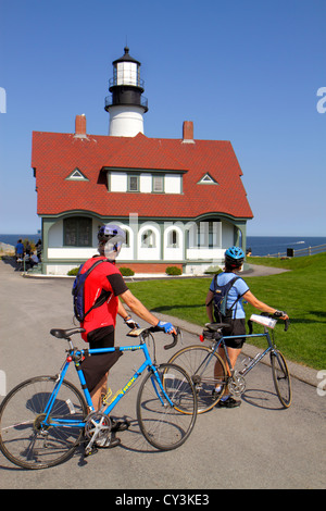 Portland Maine, Cape Elizabeth, Portland Head Light, Leuchtturm, Keeper's Quarters, Fort Ft. Williams Park, Casco Bay, Atlantischer Ozean, Wasser, Radfahrer, Biker, b Stockfoto