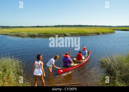 Maine, Nordost, Neuengland, Scarborough, Scarborough Marsh Audubon Center und Nature Store, Dunstan River Water, Kanu, Vermietung, Salzwassermündung, Familie f Stockfoto