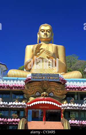 Riesigen goldenen Buddha in Dambulla Höhle Tempel in Dambulla, Sri Lanka, auch bekannt als die goldenen Tempel von Dambulla. Stockfoto