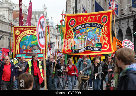 Eine Zukunft, die funktioniert - TUC März & Rallye, Zentrum von London. Anti-Kürzungen anti strenge Masse Protestbewegung Stockfoto