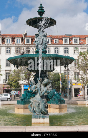 Bronze Brunnen auf dem Platz Praça Rossio, Stadtteil Baixa, Lissabon, Portugal Stockfoto