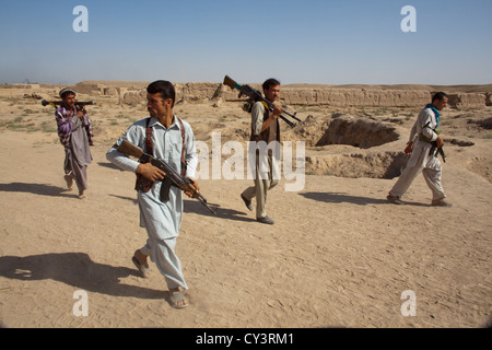 Schätzungsweise 10.000 Arbaki fighters(warlords) in Kundus. Stockfoto