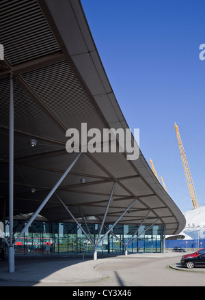 Verkehrsknotenpunkt North Greenwich, London, Vereinigtes Königreich. Architekt: Foster + Partners, 1999. Außenansicht der nea zeigen Stockfoto