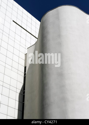 Teil der Außenseite des Museu d ' Art Contemporani de Barcelona (MACBA), Plaça Dels Àngels, Barcelona, Katalonien, Spanien. Stockfoto