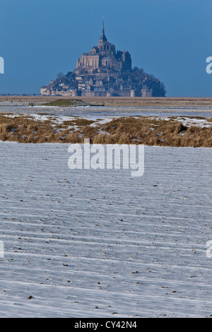 Europa, Frankreich, Normandie, Manche (50), Bucht von Mont St. Michel mit Schnee Stockfoto