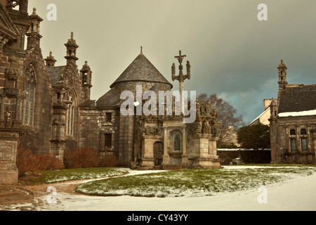 Europa, Frankreich, Bretagne, Finistere (29). Regionalen natürlichen Parks von Armorica, Guimiliau Kirche und Kalvarienberg, 16. Jahrhundert Stockfoto