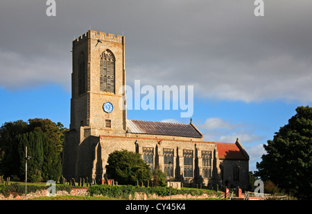 Ein Blick von der Pfarrei Allerheiligen-Kirche im Dorf von Swanton Morley, Norfolk, England, Vereinigtes Königreich. Stockfoto