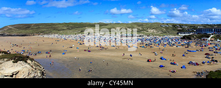 Blick auf den Surf-Strand, Perranporth Dorf; Cornwall Grafschaft; England; UK Stockfoto