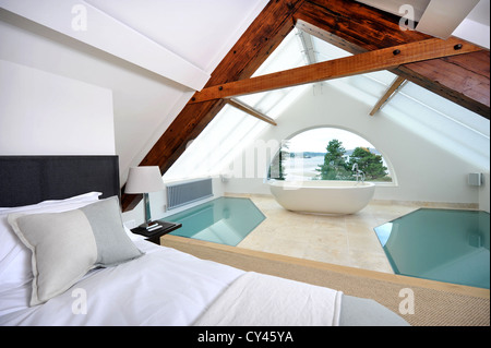 Das Schlafzimmer eines modernen Luxus-Ferienhaus in der Nähe von Abersoch auf der Lleyn-Halbinsel in North Wales UK Stockfoto
