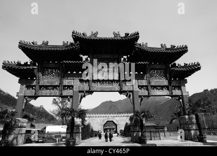 Touristischen Wanderer auf den Juyongguan pass Abschnitt der chinesischen Mauer, Changping Provence, China, Asien. Stockfoto