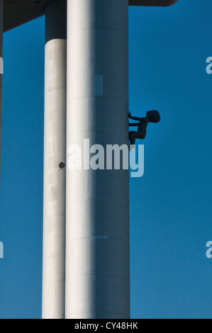 Crawling Baby-Skulptur auf Zizkov Tower in Prag, Tschechische Republik Stockfoto