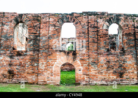 Die alten Gebäude, die über 300 Jahre alt sind ein Teil von König Narai Palast historischer Ort in der Provinz Lopburi, Thailand. Stockfoto