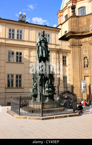 Charles IV Statue, Krizovnicke Square, Prag Stockfoto