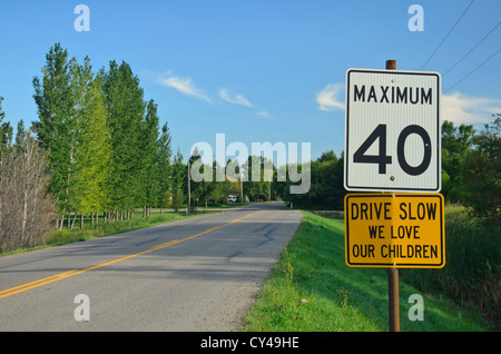 Schulbereich Driving Speed limit Stockfoto