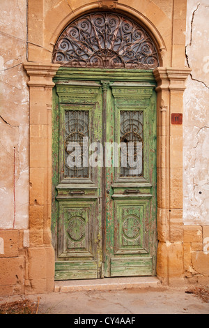 Alte Tür vorne, Altstadt von Nikosia, Zypern. Stockfoto