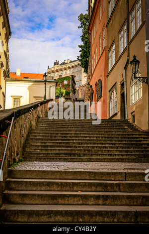 Blick auf die Schritte auf Zam Schody im Vorfeld der Burg in Prag Stockfoto