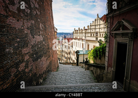 Blick von der Treppe auf Zam Schody mit Blick auf die wunderschöne Stadt Prag Stockfoto