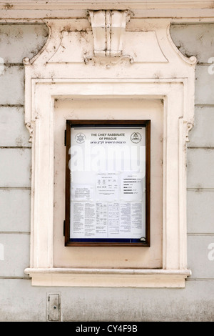 Zeitplan der Stunden, die Juden in der Synagoge in Prag beten können Stockfoto