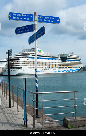 Das Kreuzfahrtschiff AIDA Sol angedockt am Hafen o Hafen von Las Palmas Gran Canaria. Stockfoto