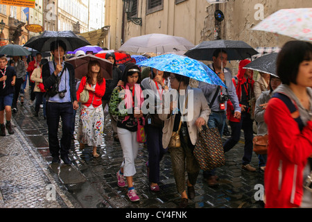 Staroměstská Mostecka Vez Turm gesehen von Karlova St Prag Stockfoto
