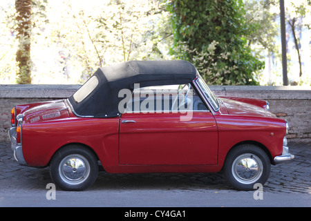 lustige romantische Cabrio Topolino rotes Auto, Fiat 600, Roma, Rom, Rom, Italien, Photoarkive Stockfoto